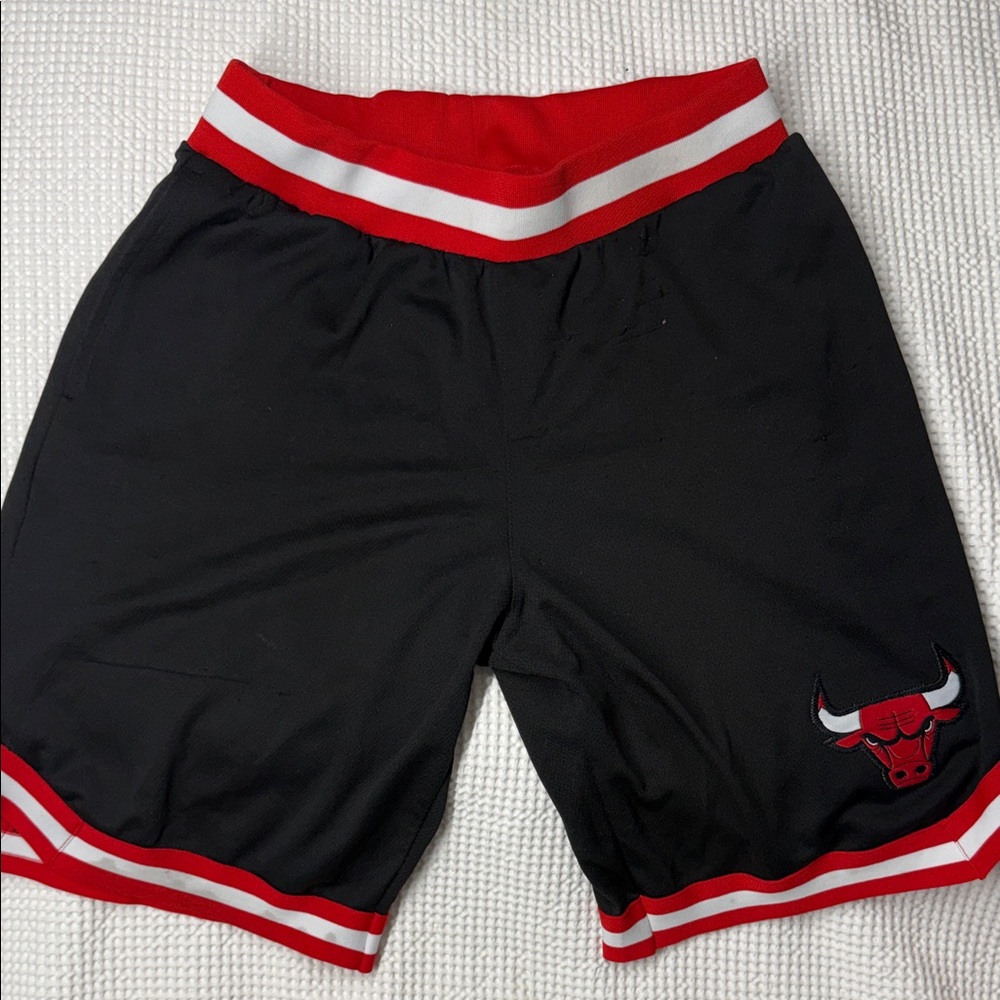 NBA Chicago Bulls Black & Red Men’s Athletic Shorts - Medium